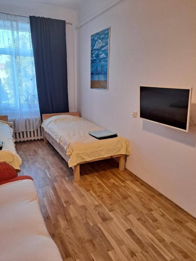 Obroncow Pokoju 6 Apartment