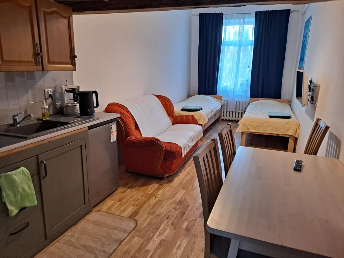 Obroncow Pokoju 6 Apartment